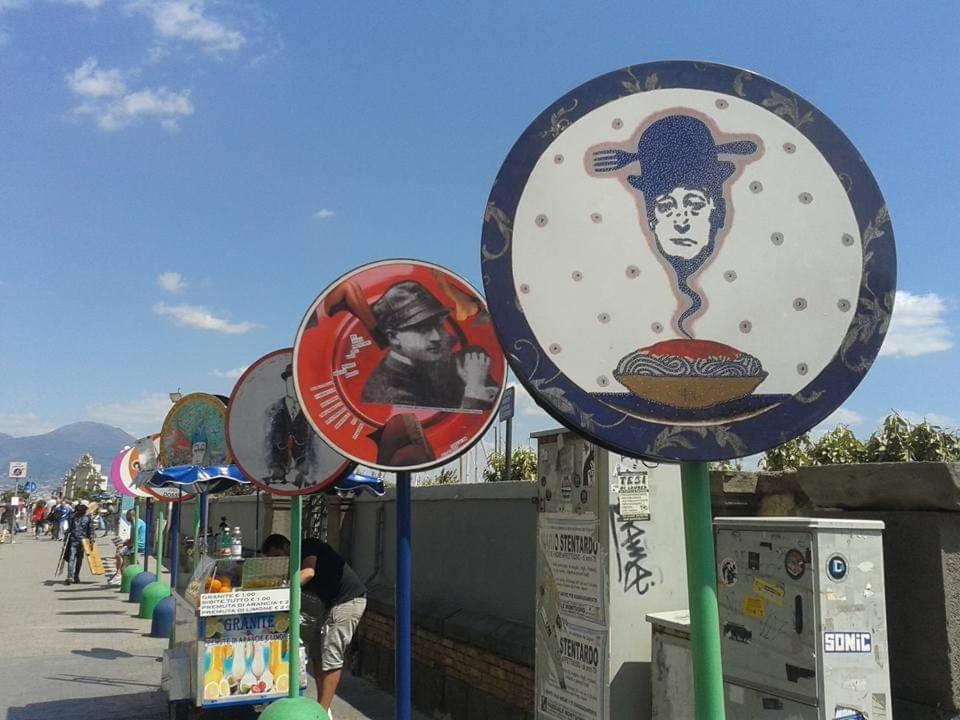 נאפולי "Dint E Viche E Napule" Guest House מראה חיצוני תמונה
