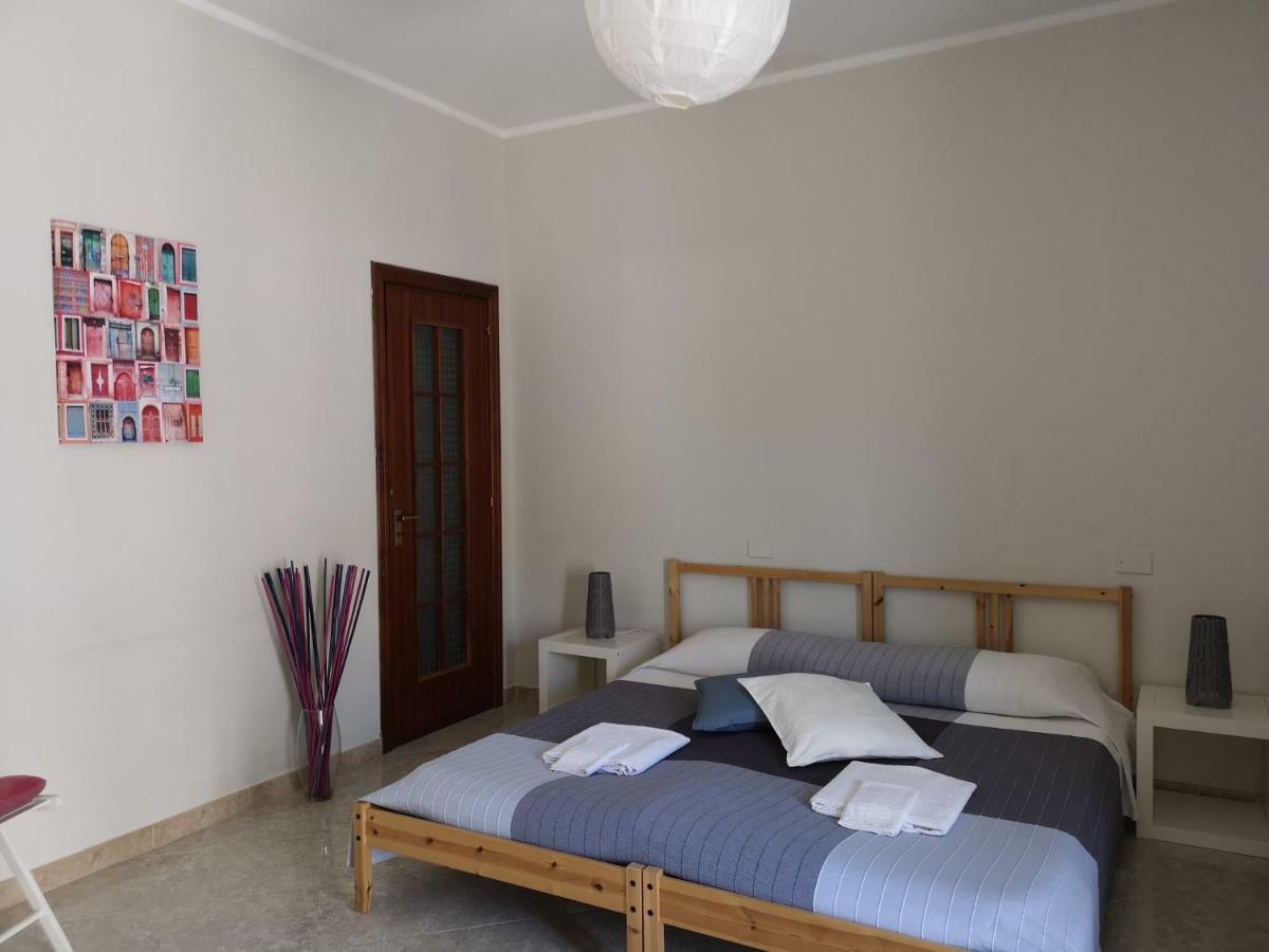 נאפולי "Dint E Viche E Napule" Guest House מראה חיצוני תמונה