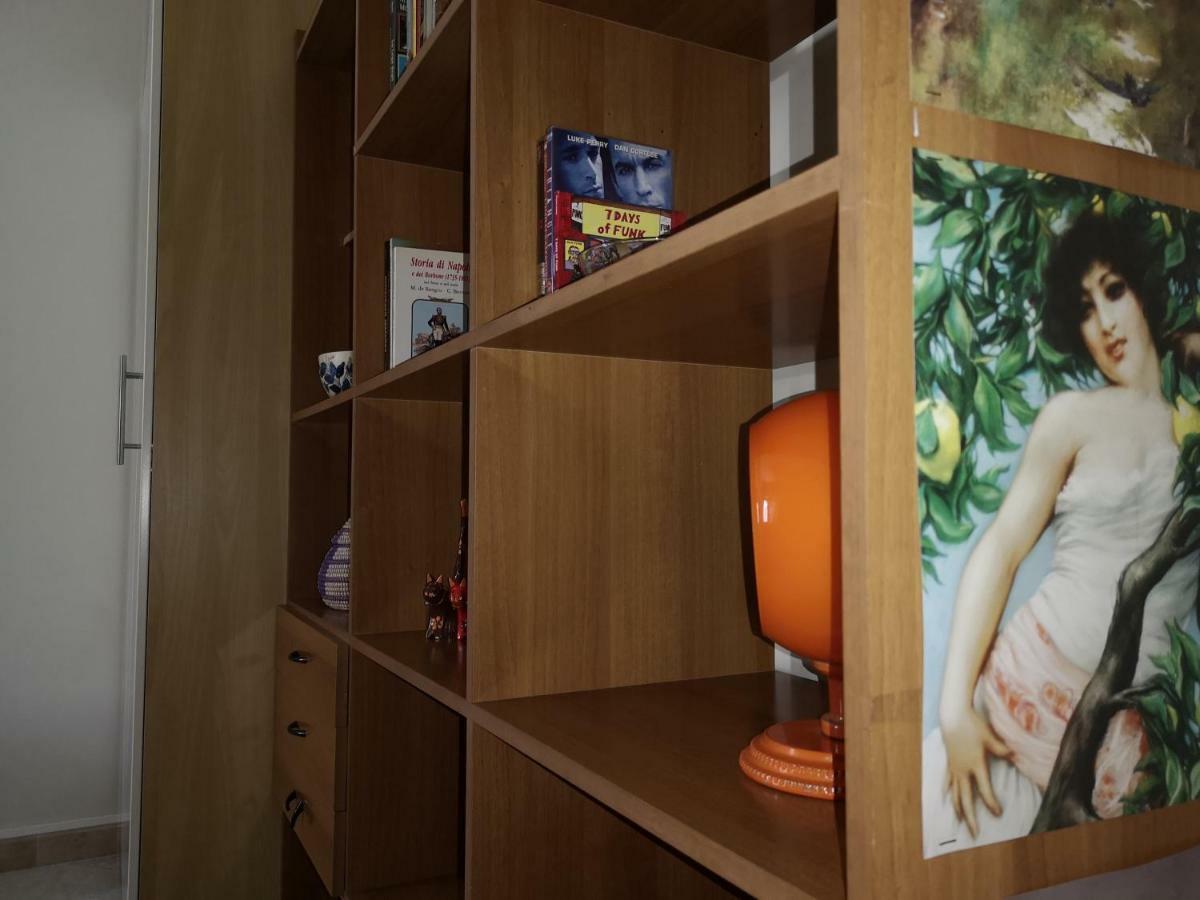נאפולי "Dint E Viche E Napule" Guest House מראה חיצוני תמונה
