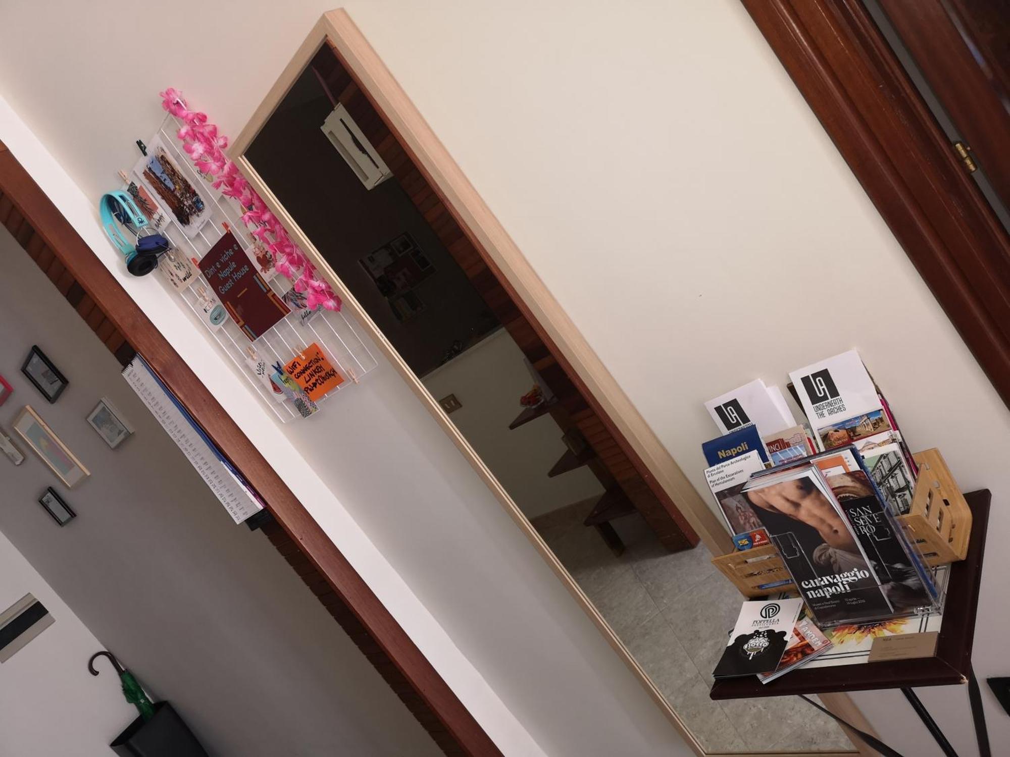 נאפולי "Dint E Viche E Napule" Guest House מראה חיצוני תמונה